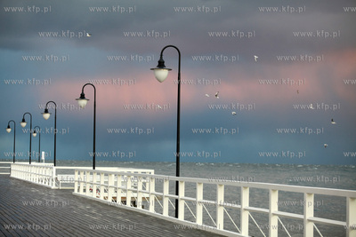 Sztorm na Baltyku. Gdynia Orlowo, Molo. 13.10.2009...