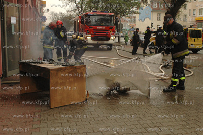 Elblag. Okolo godziny 10 w banku Millenium przy ul....