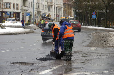Slupsk
W centrum Slupska rozpoczelo sie latanie dziur...