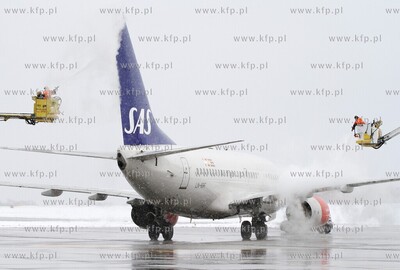 Wiosna w zimowej szacie w Porcie Lotniczym Gdansk im....