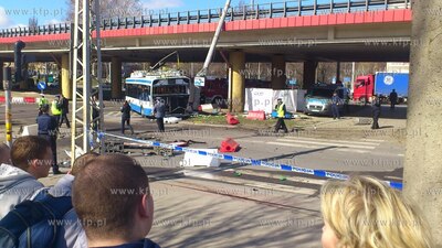 Wypadek przy estakadzie Kwiatkowskiego na wysokosci...