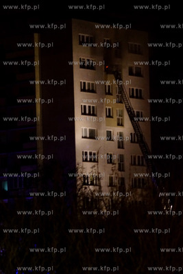 Gdańsk. Suchanino. Pożar w jednym z bloków na ul.Paderewskiego....