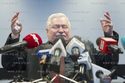 Gdańsk. Konferencja Lecha Wałęsy w sprawie swojej...