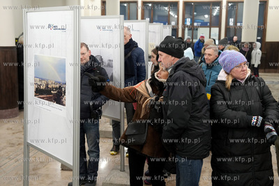 Dworzec Podmiejskie w Gdyni. Wystawa fotograficzna...