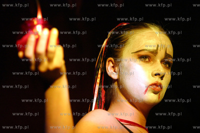 Halloween w gdanskim klubie KABARET. 31.10.2003 fot....