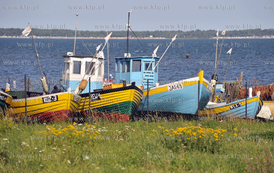 Swarzewo nad Zatoka Pucka. Male molo z zacumowanymi...