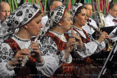 Koncert koled w wykonaniu zespolu Mazowsze w kosciele...