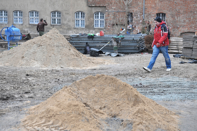 Prace przy budowie skweru na terenie Law Miesnych pomiedzy...
