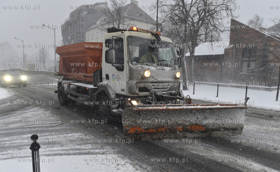 Sopot zimą. Pług śnieżny na ul. Powstańców Warszawy....