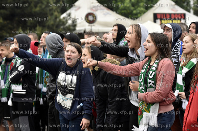 Strefa kibica na Targu Węglowym w Gdańsku.Mecz Legia...
