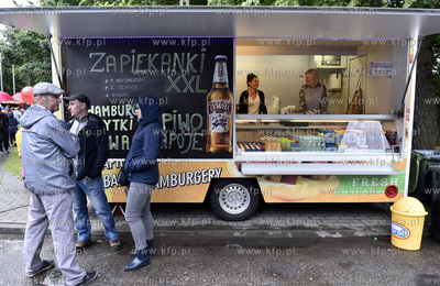 Truskawkobranie na Złotej Górze na Kaszubach. Gatronomia.1.07.2017...