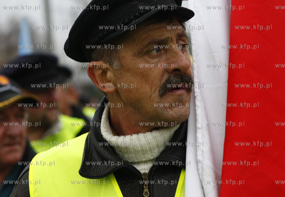 Keblowo. Rybacy blokuja droge krajowa nr 6. Jest to...