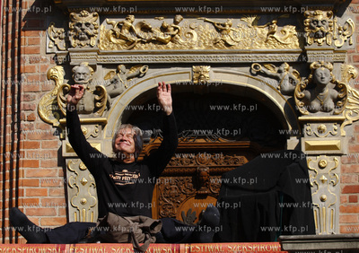 Gdansk. Dlugi Targ. Happening pt Aktorzy Przyjechali...