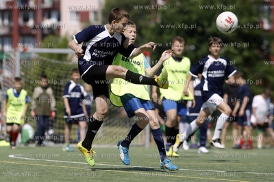 Gdansk Zaspa. Pilkarski turniej dzikich druzyn Do przerwy...