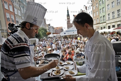 Gdansk, Dlugi Targ. Pomorskie smaki to pokazy przyrzadania...