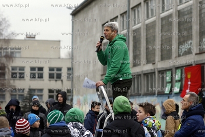 Gdansk Zaspa. Pilkarski turniej dzikich druzyn Do przerwy...