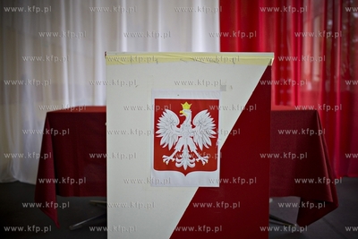 Obwodowe komisje ds. referendum w szkole podstawowej...