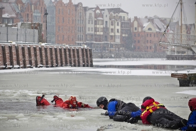 Wspólne ćwiczenia lodowe jednostek Komendy Miejskiej...