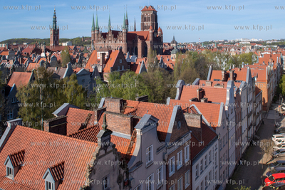 Widok na Gdańsk i ul. szeroką z Żurawia. Po lewej...