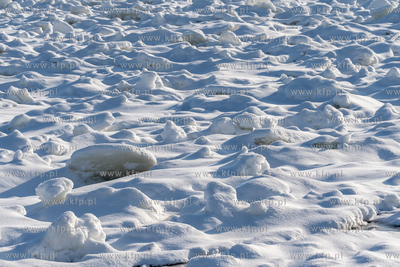 Zima. Wisła w okolicy mostu w Kiezmarku. 18.01.2026...