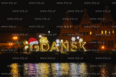 Gdańsk po zmroku. Nz. Świąteczny napis Gdańsk....
