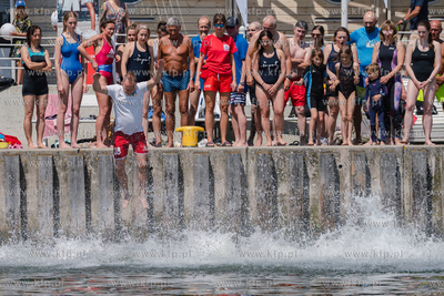 Sopot. 12. Charytatywny skok z molo do morza dla Moniki...