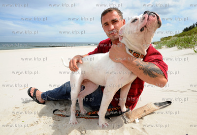 Przemyslaw Saleta ze swoim psem Milky Way, 8-miesieczna...