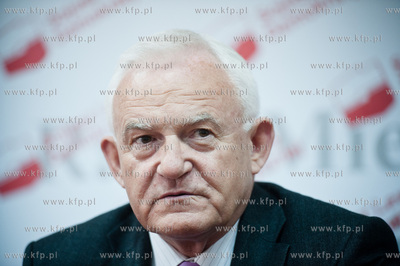 Gdynia. Biuro poselskie Leszka Millera. Wspolna konferencja...