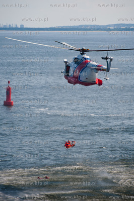 Gdynia. Swieto Morza. Pokaz dzialan antyterrorystycznych...