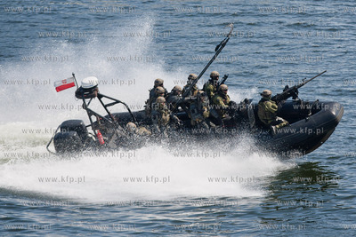Gdynia. Swieto Morza. Pokaz dzialan antyterrorystycznych...