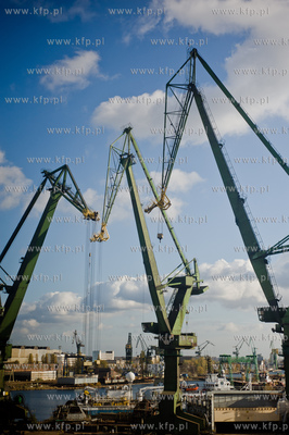 Stocznia Gdanska. Przekazanie wylaczonego z uzytku...