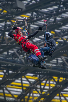 Gdansk. Stadion PGE Arena. Cwiczenia grup ratownikow...