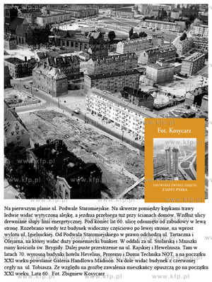 Na pierwszym planie ul. Podwale Staromiejskie. Na skwerze...