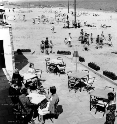 Kawiarnia plazowa Zielony Mostek otwarta zostala przez...