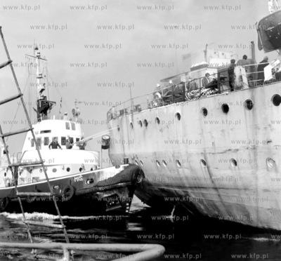 Grozny pozar silowni masowca m/v Norvest 12km od Portu...