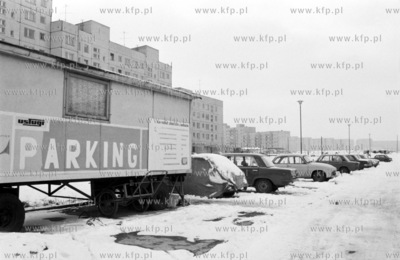 Gdansk Zaspa. Osiedlowy parking 03.1981 1marzec81_z.kosycarz_p6...