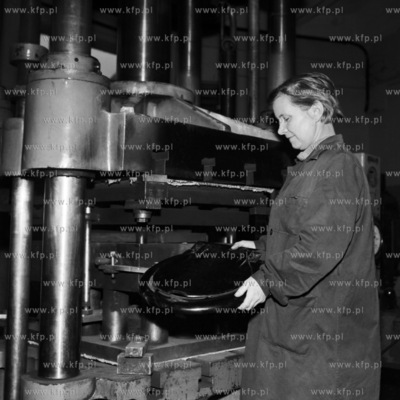 Kontrola jakości w zakładach wytwarzających deski...