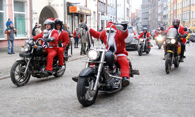 Blisko 500 motocyklistow mikolajów przyjechalo z Gdyni...