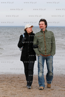 Marcin Firlej z zona Anna na spacerze w Rewie.
03.02.2008
fot....