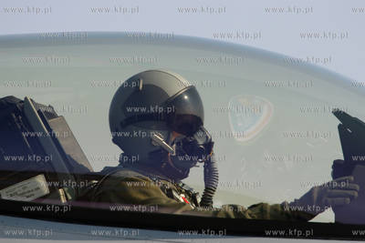 Poznan , Krzesiny 31 Baza Lotnicza Nz. Pilot F-16 ***...