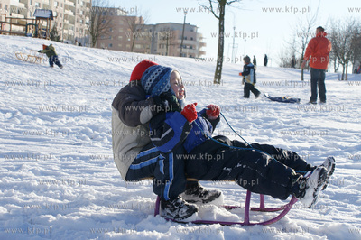 Gdansk-Suchanino. Zimowe szalenstwo na sankach.
Nz....