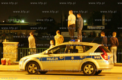 Szczecin. Okolo godz 00.20 samochod osobowy marki BMW...