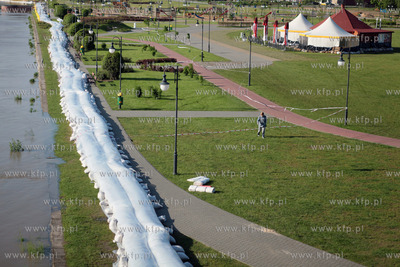 Do Tczewa zbliza sie fala kulminacyjna. Stan wody na...