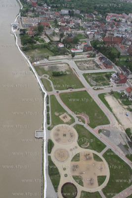 Tczew. Przekroczony stan alarmowy wody w Wisle, spowodowany...