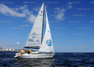 Gdynia. Pozegnanie kpt. Krystiana Szypki, ktory na...