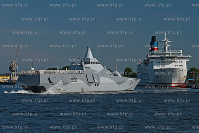 Okret HSwMS Nykoping opuszcza Gdansk. Nowoczesna szwecka...