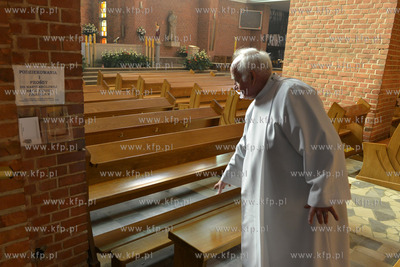 Gdynia. Kradziez skarbony z pieniedzmi z kosciola sw....