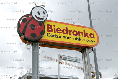 Sklep sieci Biedronka przy ulicy  Dobrowolskiego w...