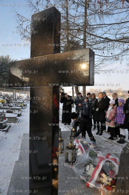 Uroczystosci nadania szkole podstawowej w Niestepowie...