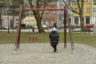 Plac zabaw na Skwerze Świętopełka w Gdańsku. 20.03.2019...